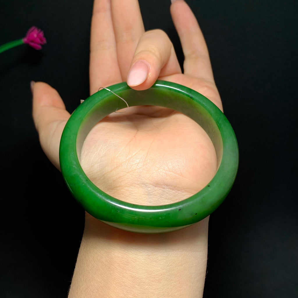 收藏级和田玉碧玉阳绿手镯（67.7g）