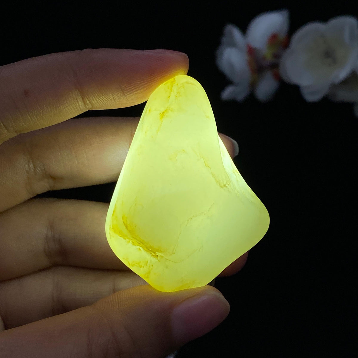 和田玉白玉带黄皮籽料挂件（39.2g）