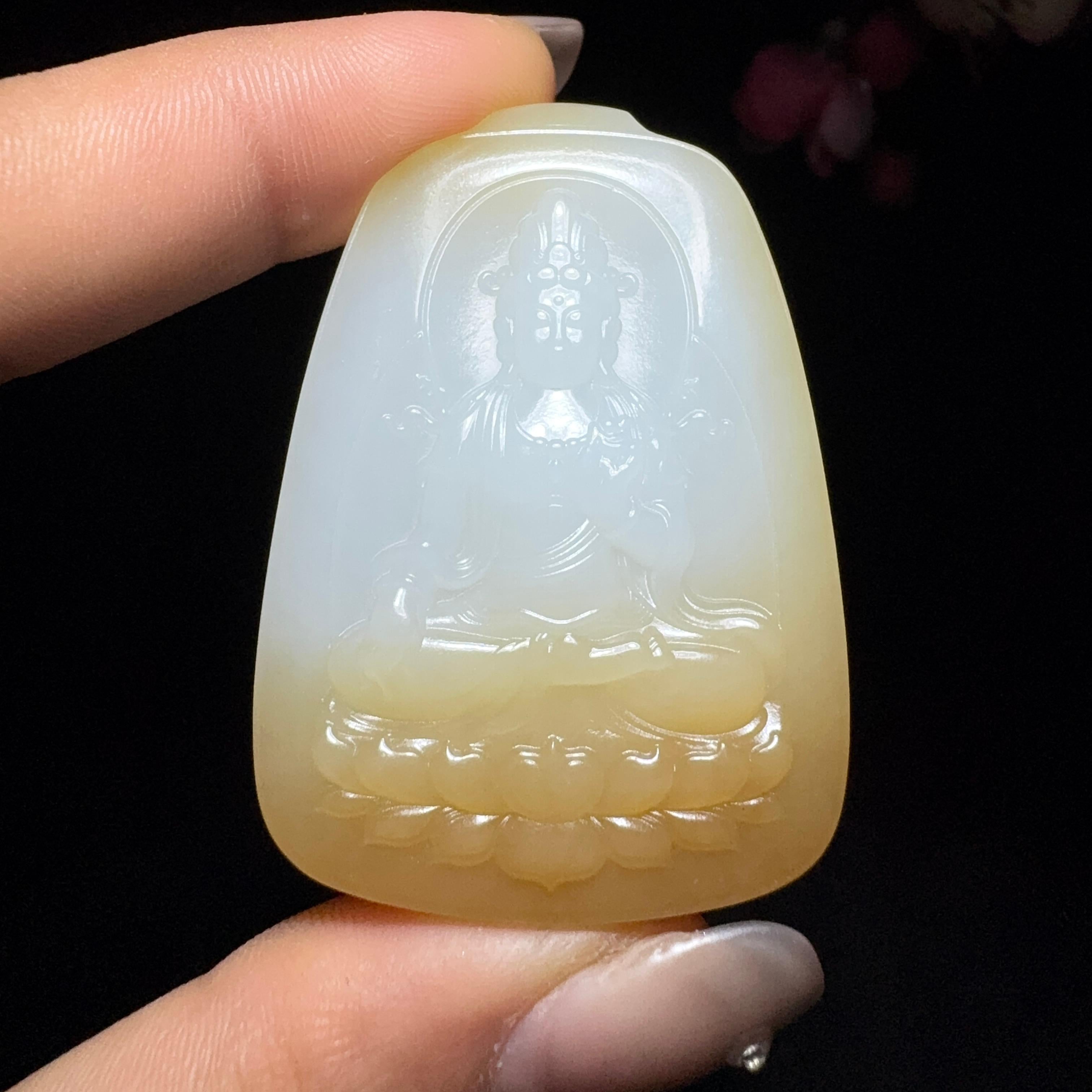 和田玉糖白挂件莲花观音（37.8g）