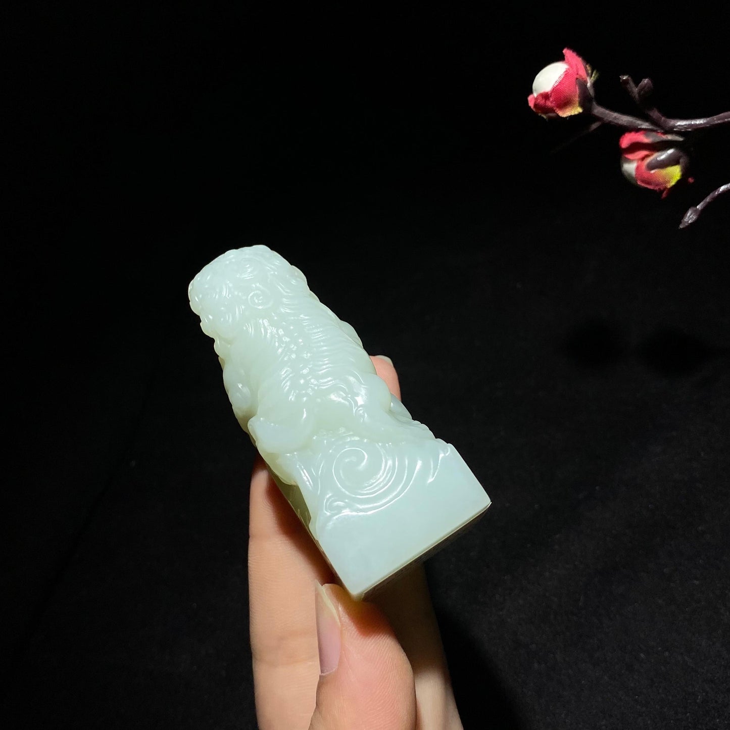 和田山料白玉狮子印章（84.7g）
