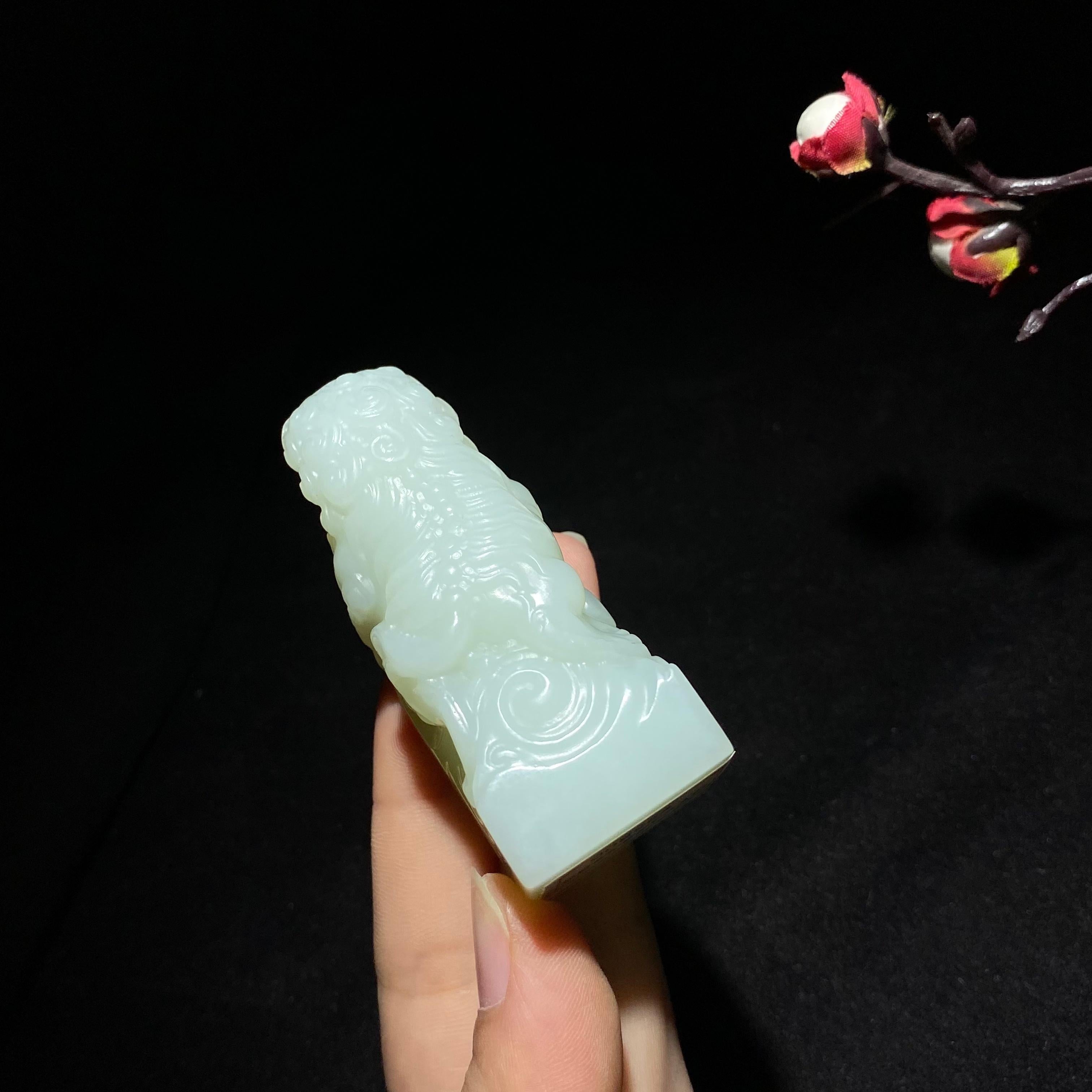 和田山料白玉狮子印章（84.7g）