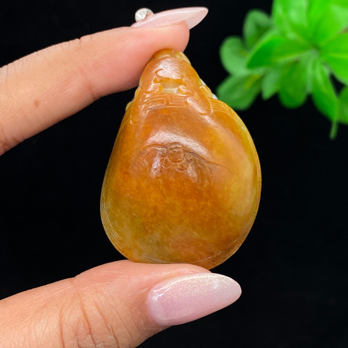 和田玉黄沁皮籽料【龙龟】小手把件（53.6g）