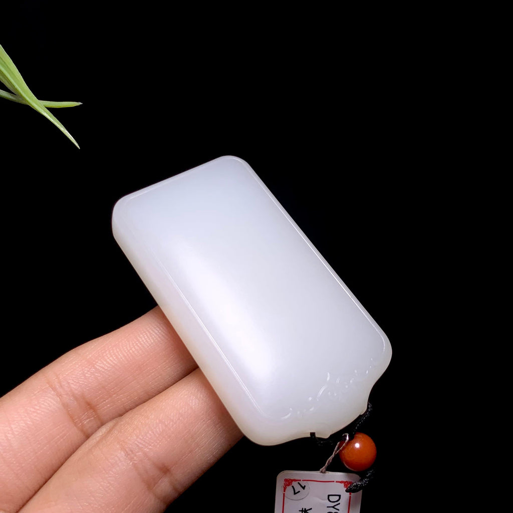 和田山料羊脂白玉无事牌（54.1g）