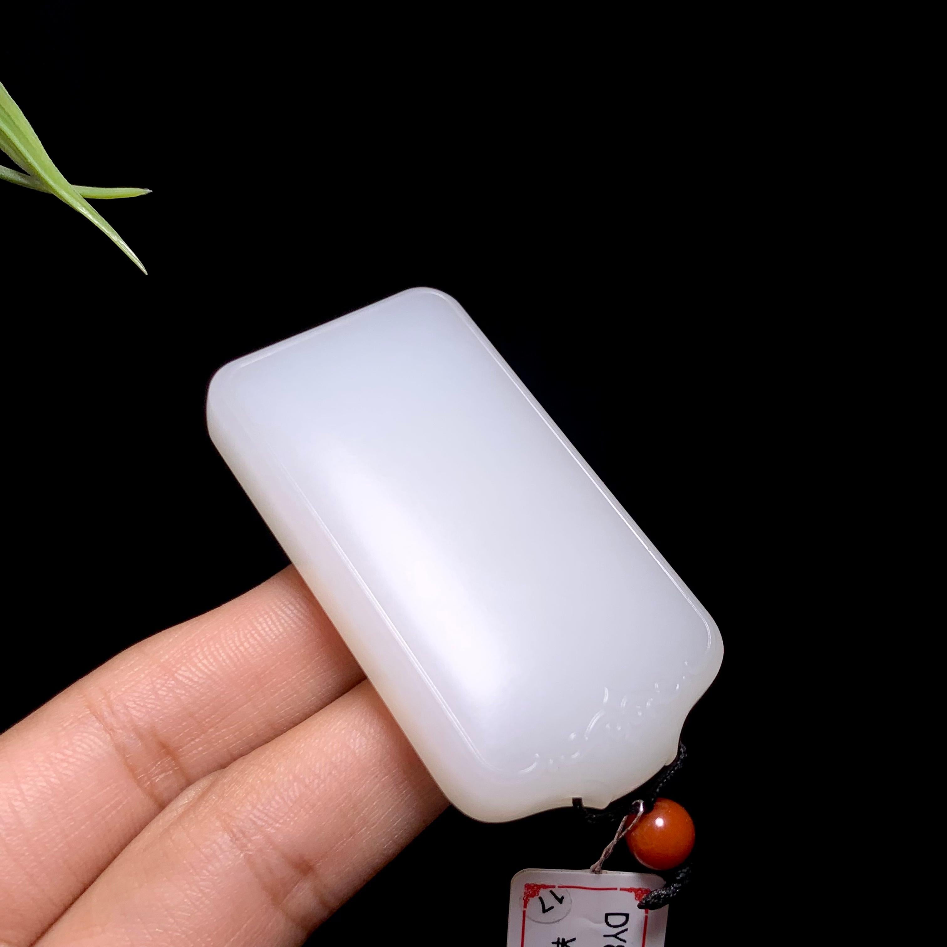 和田山料羊脂白玉无事牌（54.1g）