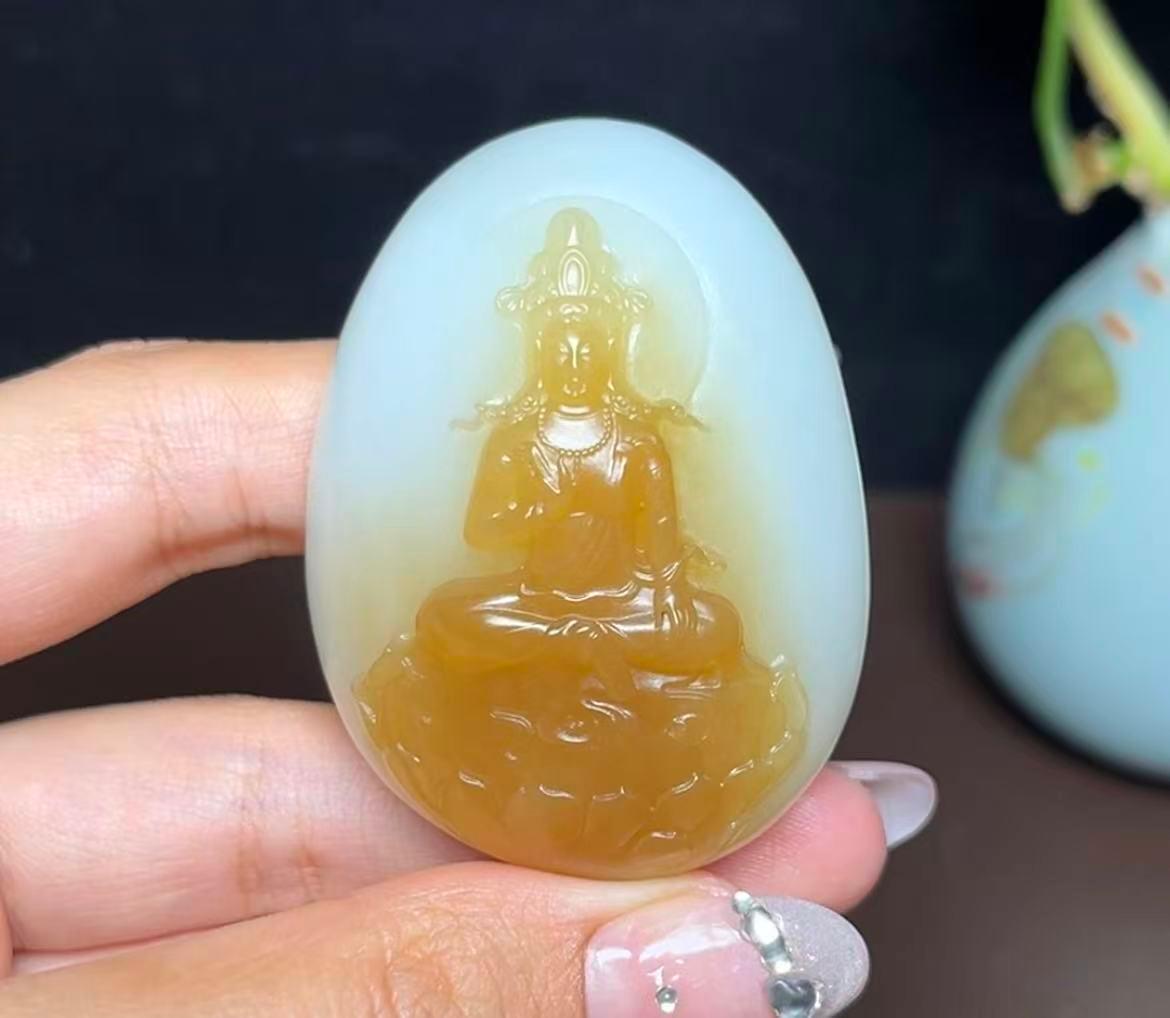 高品质和田玉糖白羊脂玉观音（82.1g）