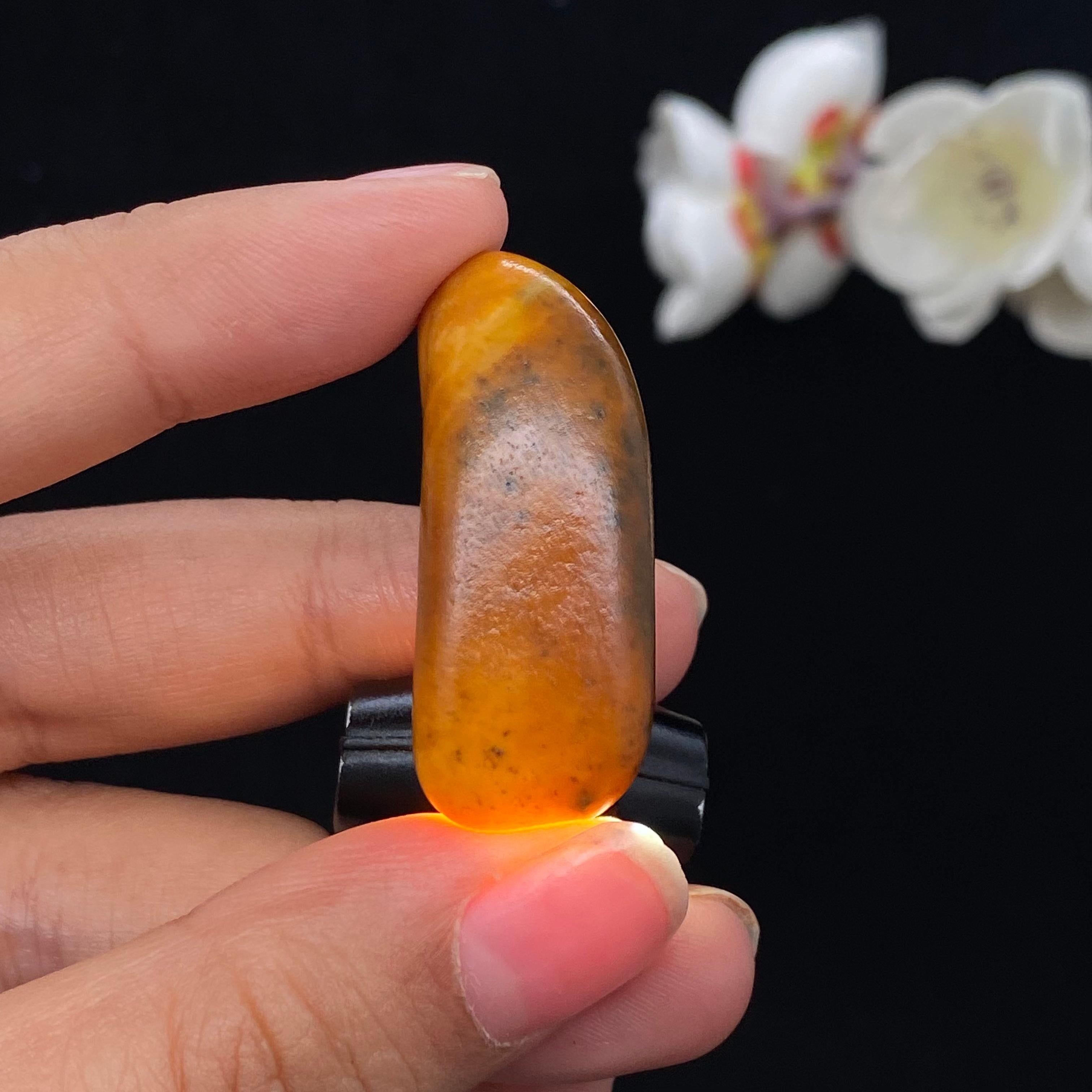 和田玉黄沁皮籽料吊坠籽（14.1g）