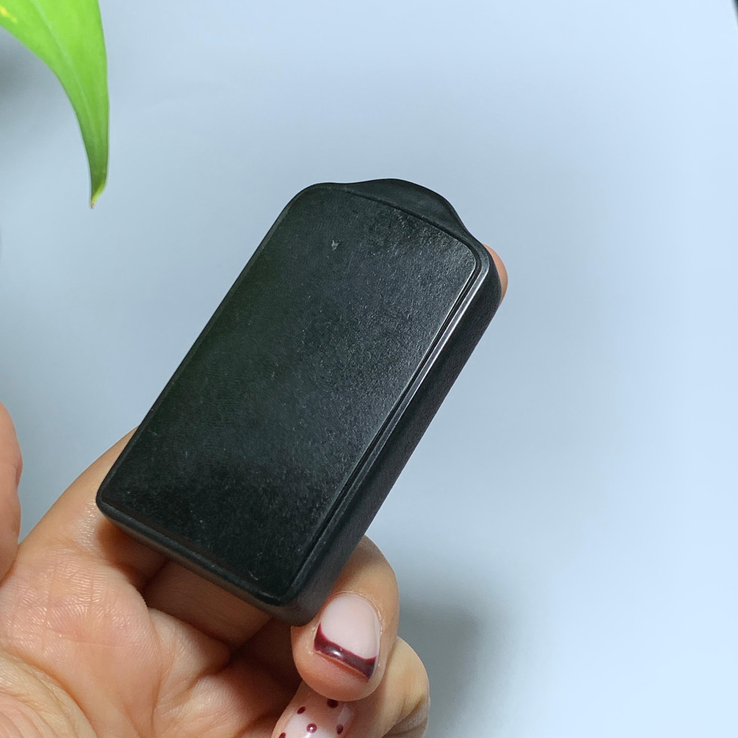 和田籽料黑青无事牌挂件（83.3g）