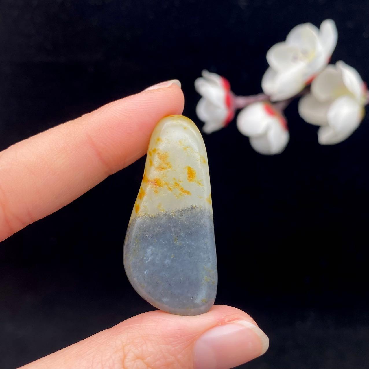 和田玉洒金皮青花籽料（14.6g）