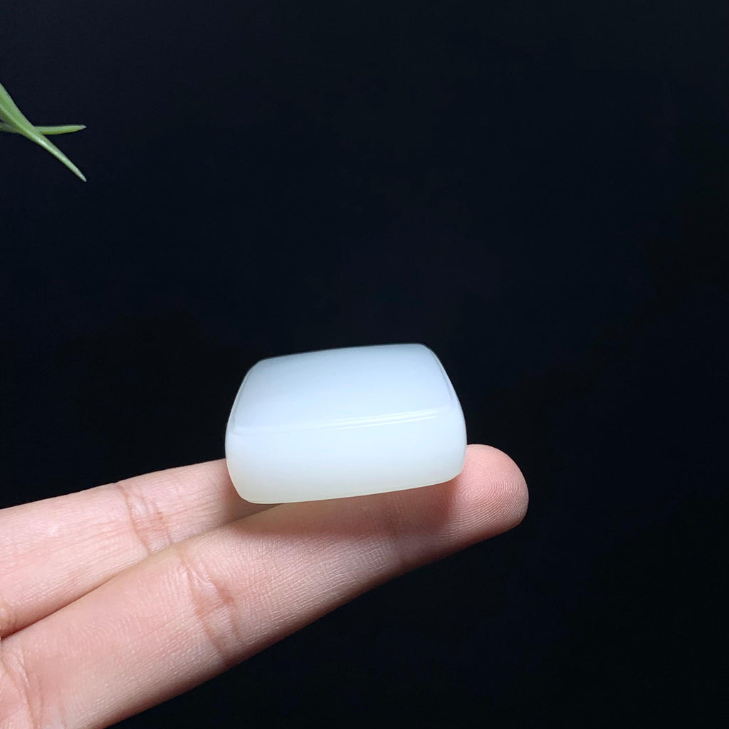 和田山料羊脂白玉无事牌（48.0g）