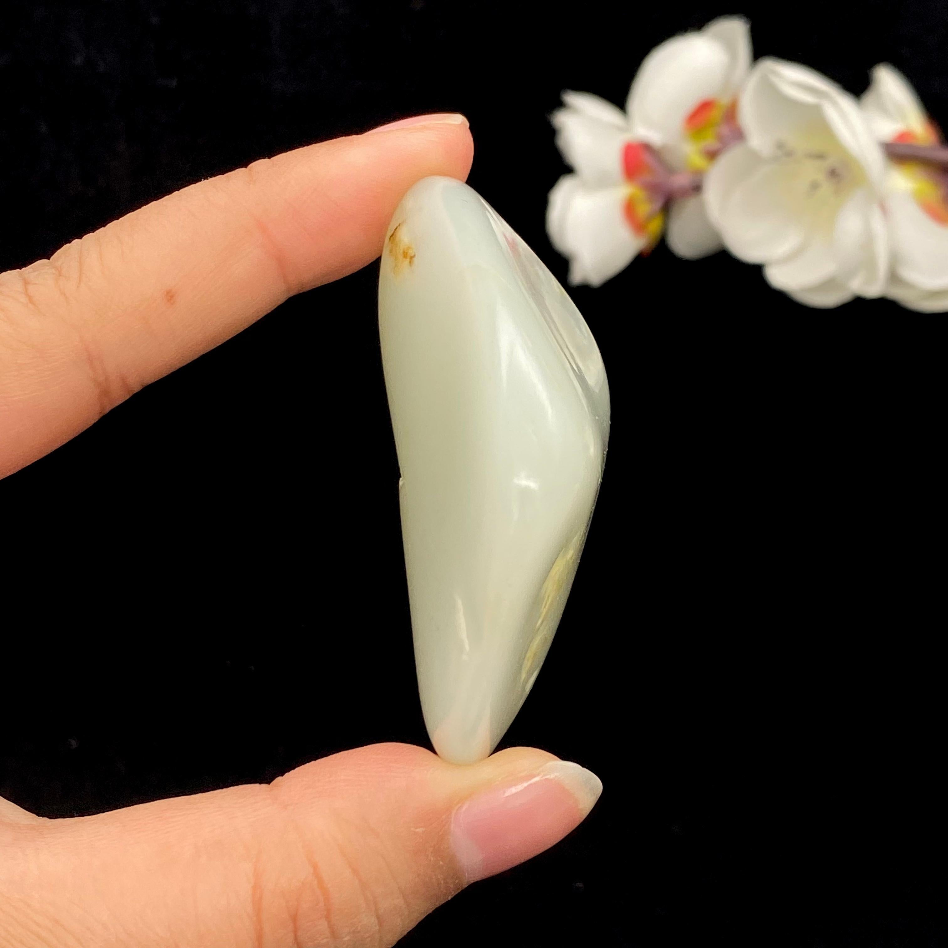 和田玉白玉籽料手把件（65.8g）