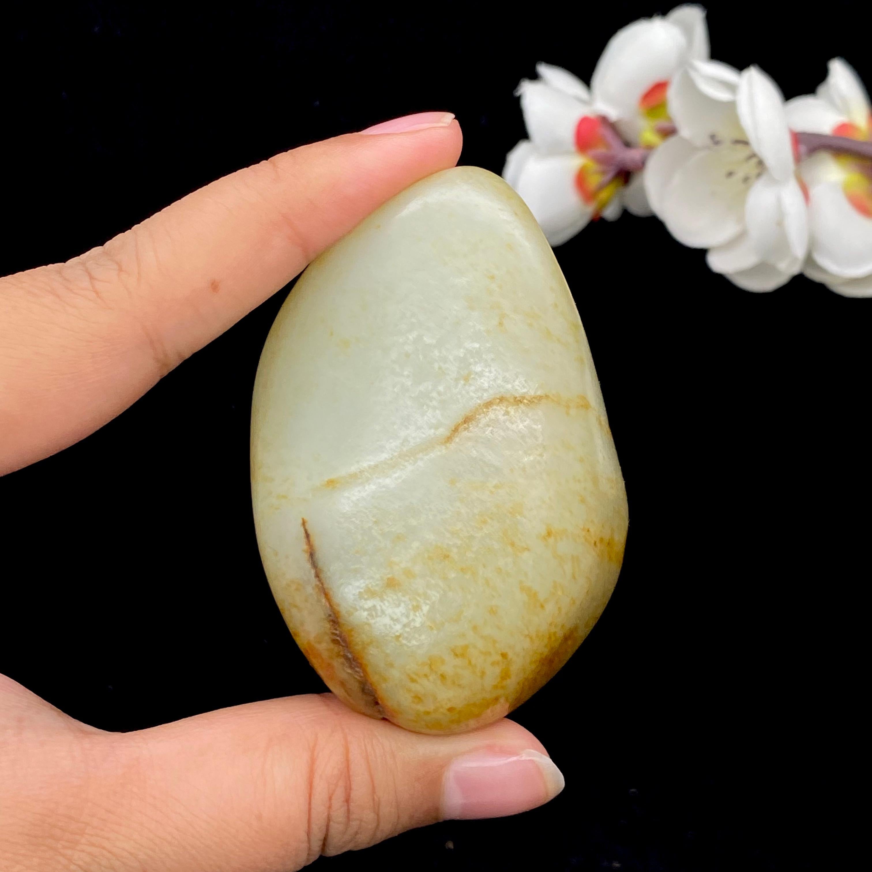 和田玉洒红皮籽料手把件（163.7g）