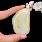 和田玉洒红皮籽料手把件（137.3g）