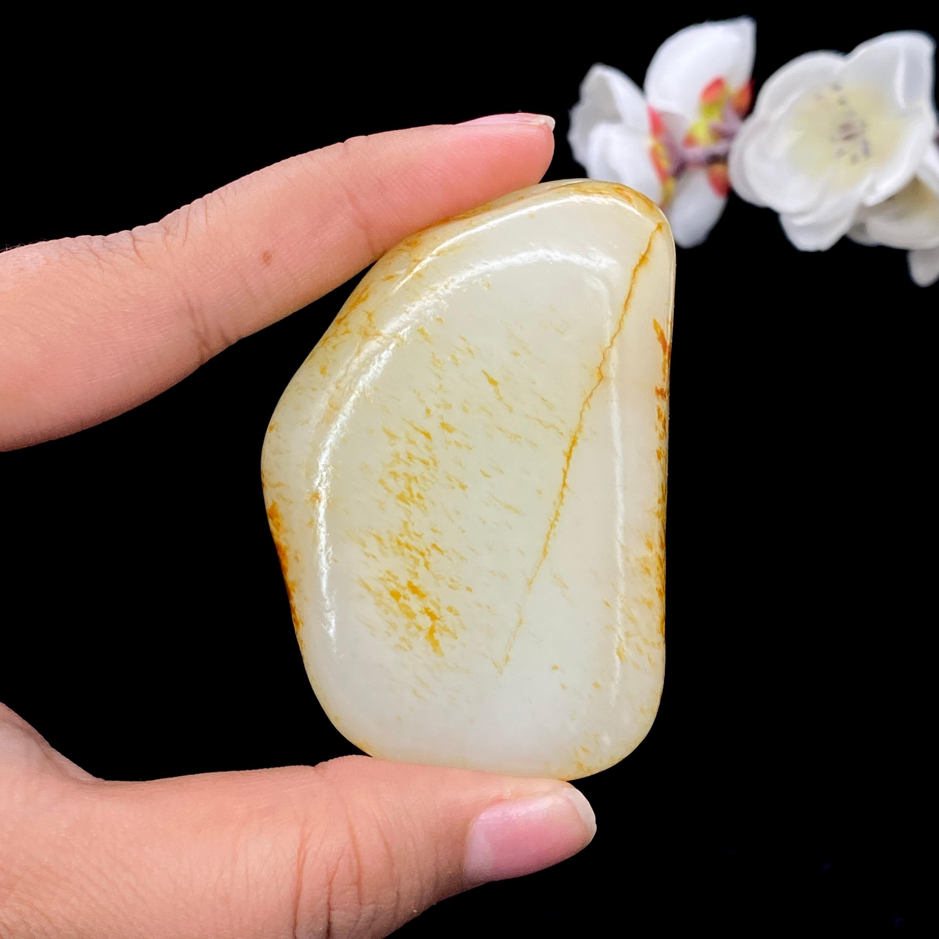 和田玉洒红皮籽料手把件（137.3g）