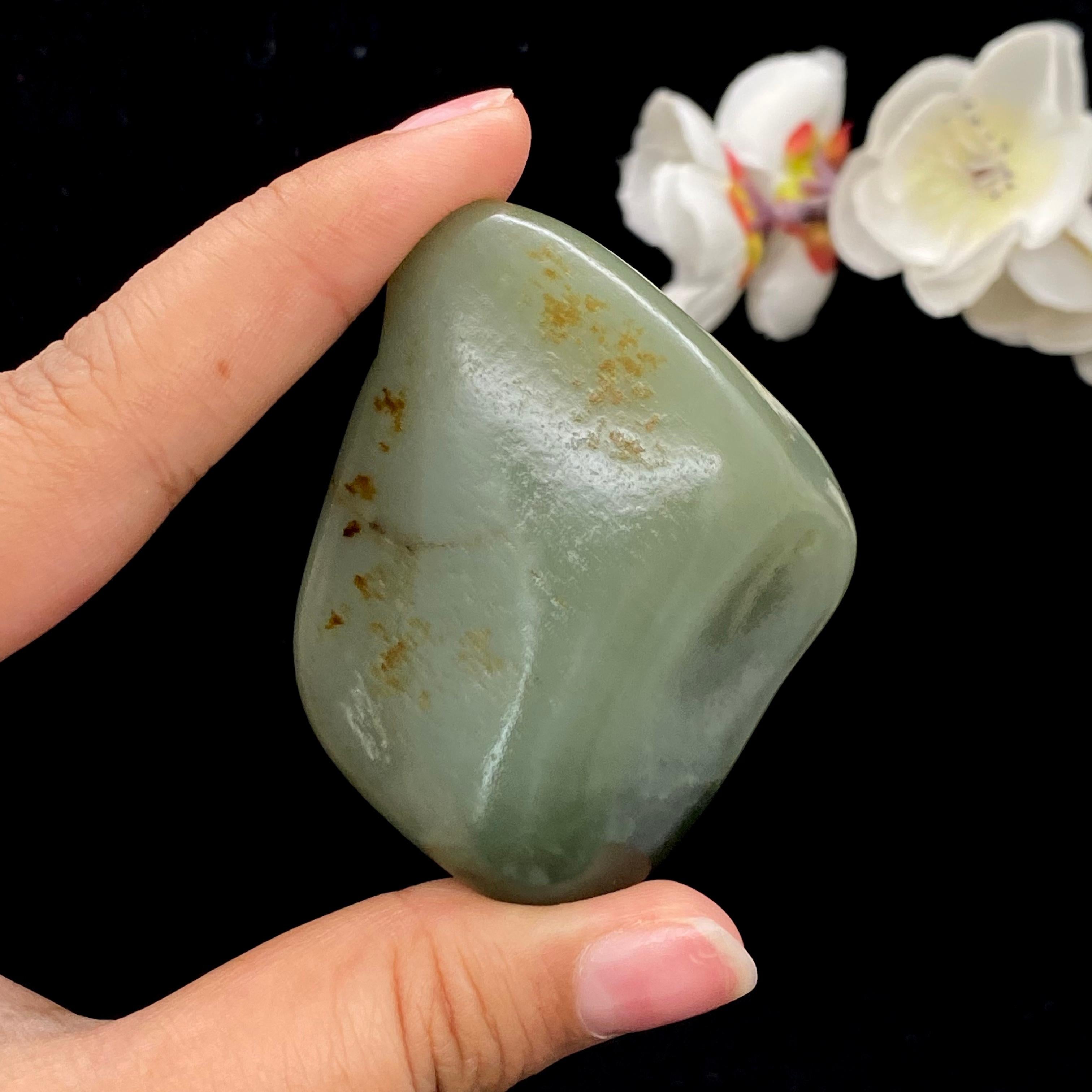 和田玉洒金皮翠青籽料手把件（94.2g）