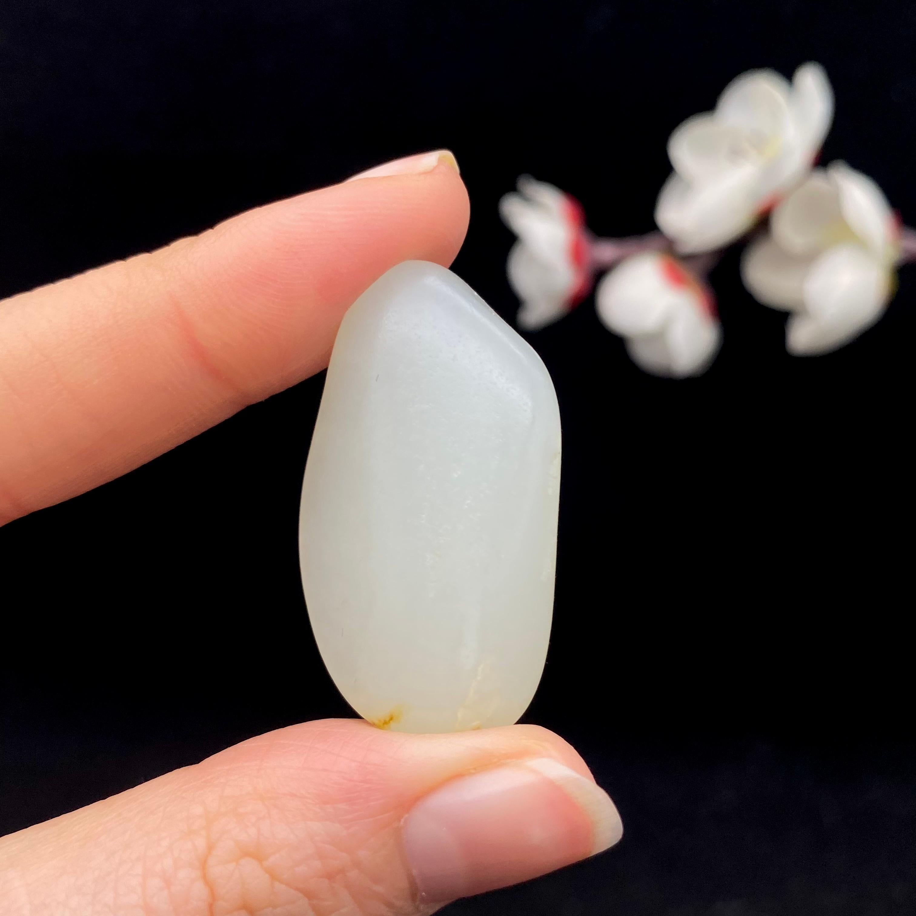 和田玉白玉籽料（12g） – 厚德载玉