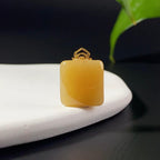 【超值推荐】和田玉18k金镶糖玉平安无事牌（2.3g）