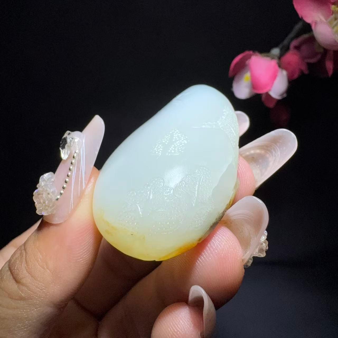 和田玉籽料挂件莲花观音（40.7g）