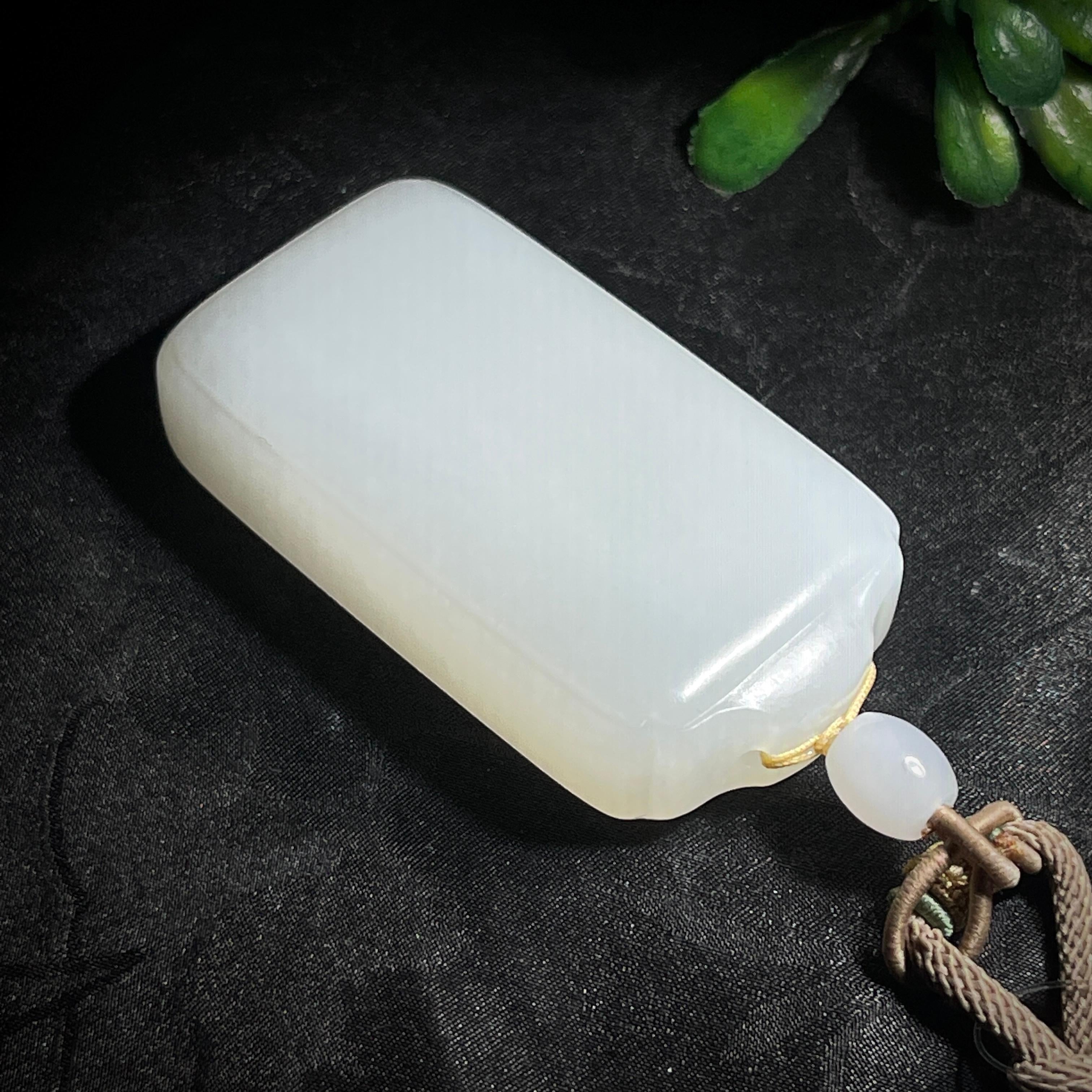 和田玉羊脂白玉无事牌（53.1g）