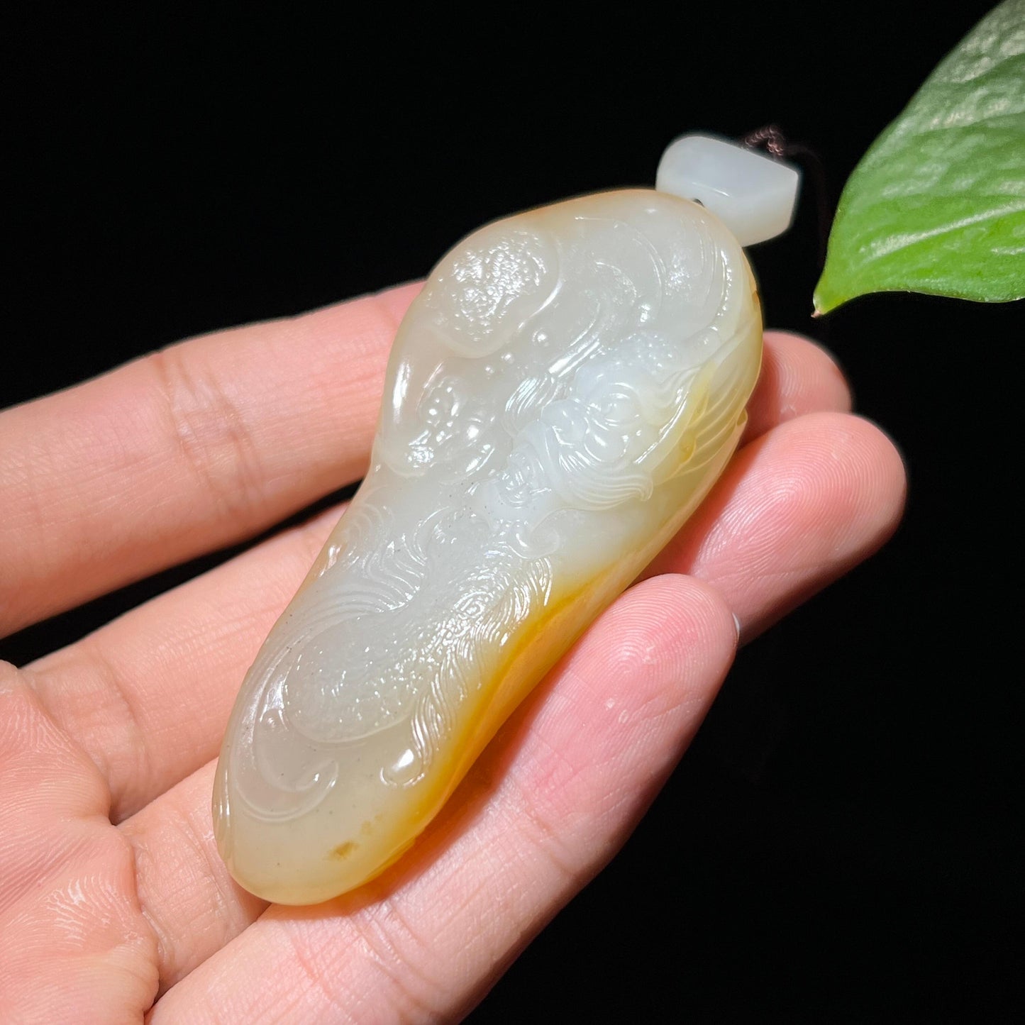 和田玉籽料洒金皮龙挂件（47.2g）