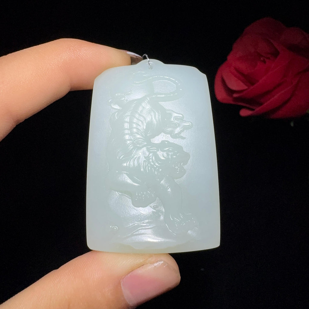 和田玉白玉挂件虎虎生威牌子（52.7g）
