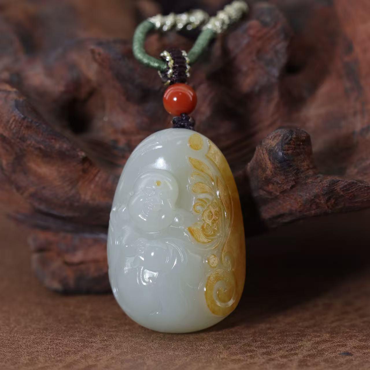 和田玉白玉带洒金皮弥勒佛吊坠（28.3g）