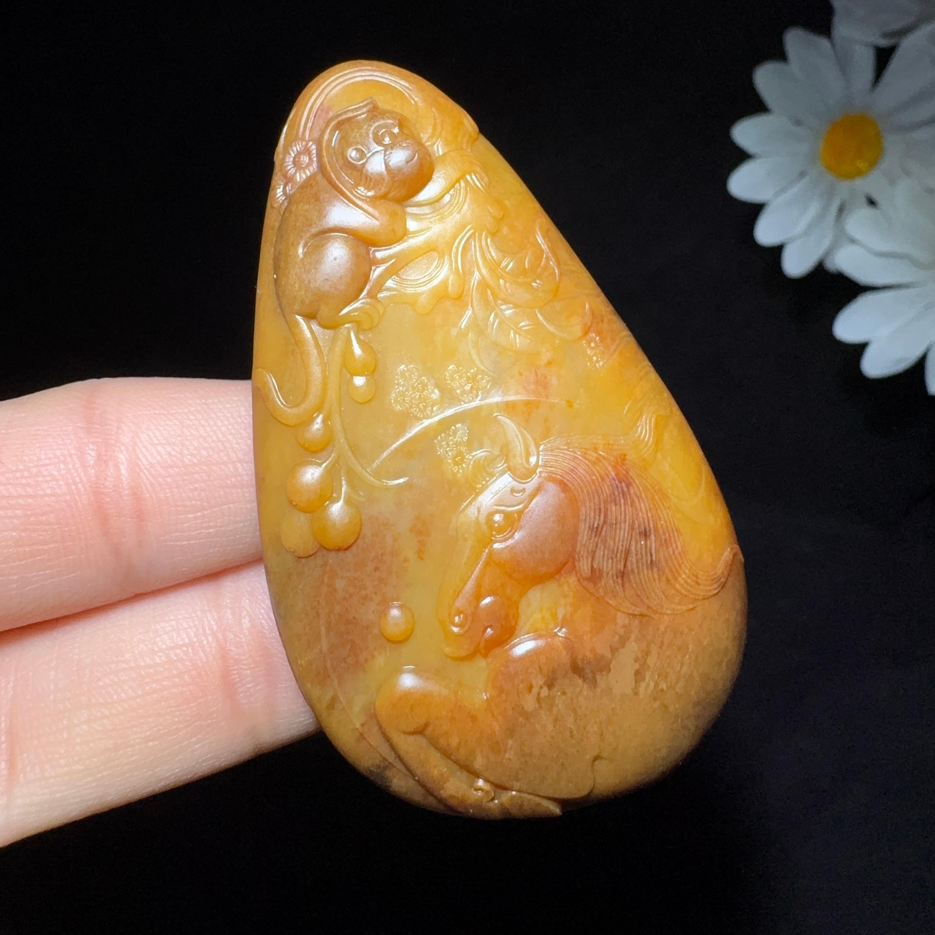 和田玉籽料收藏级挂件马上封侯（54.9g）