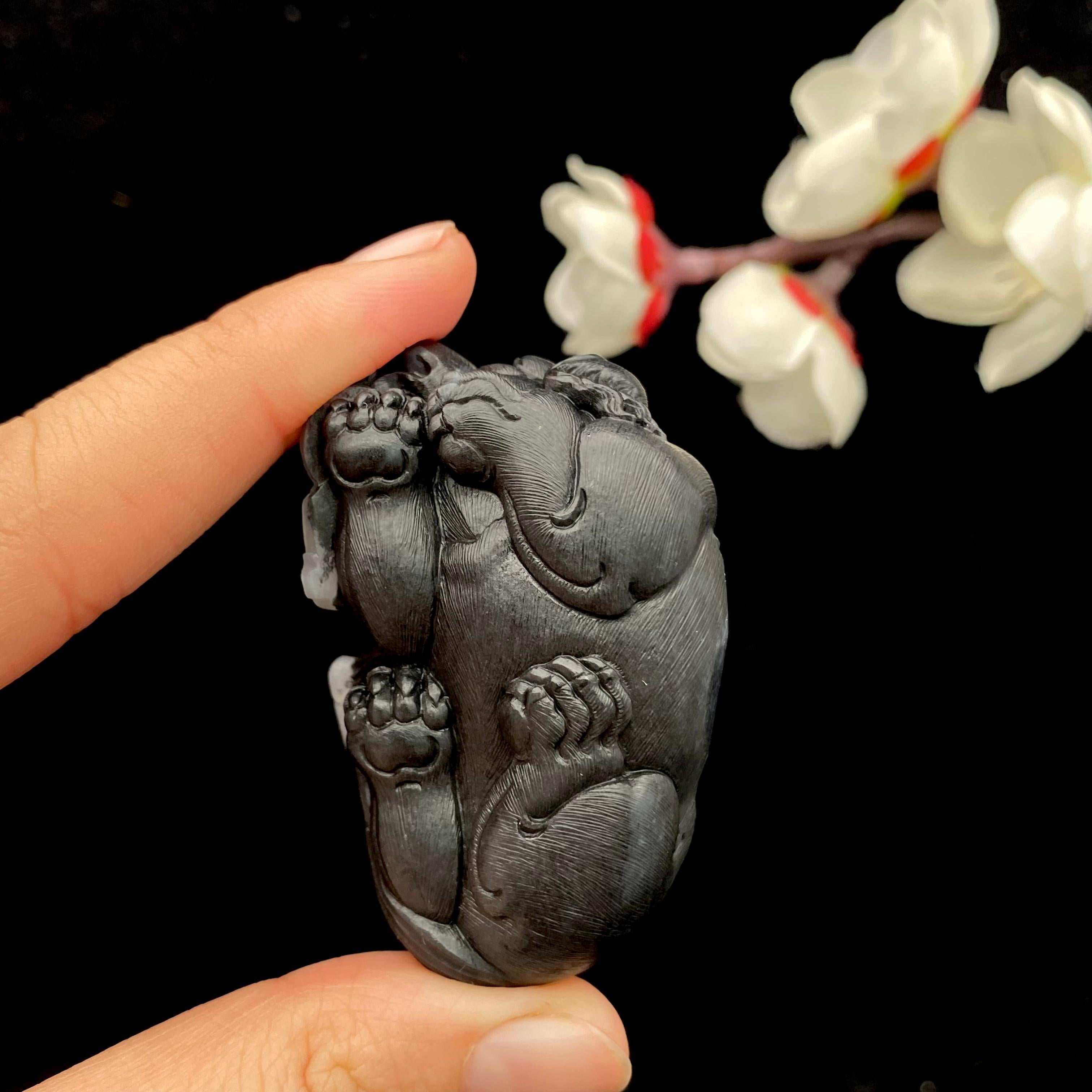 和田玉青花籽料【旺财狗】（60.5g）