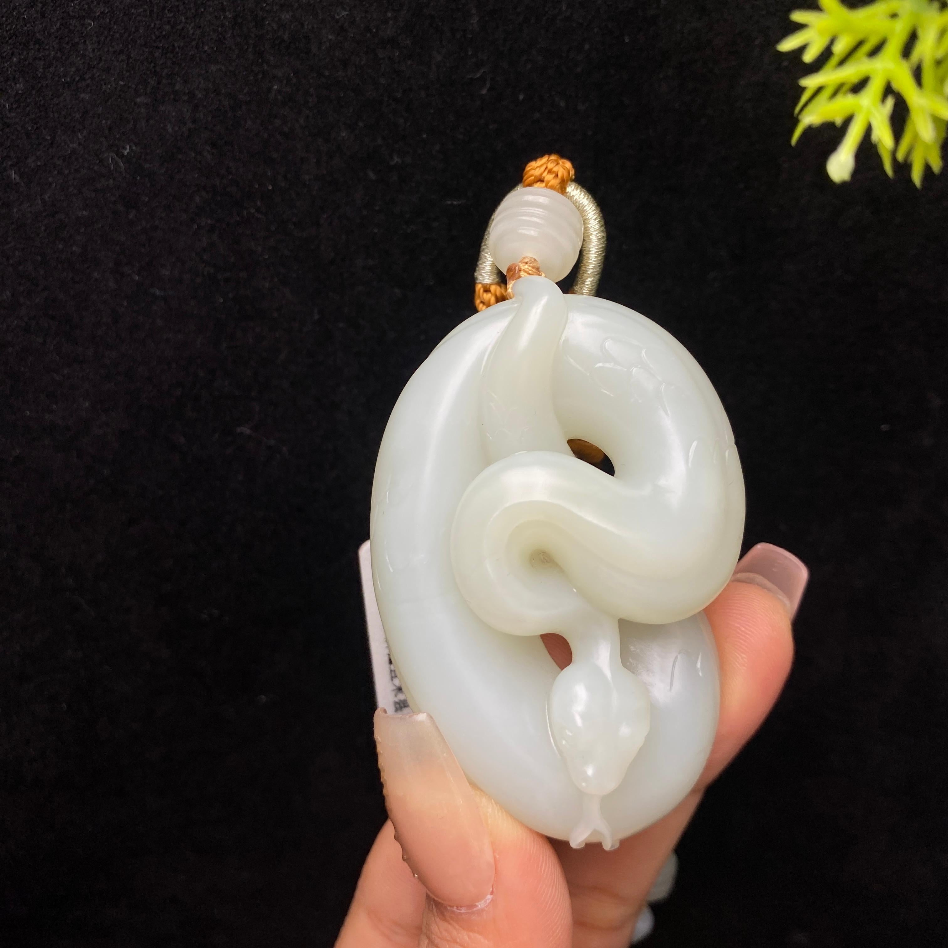 和田玉米达料生肖蛇挂件（收藏款）（68.999g）