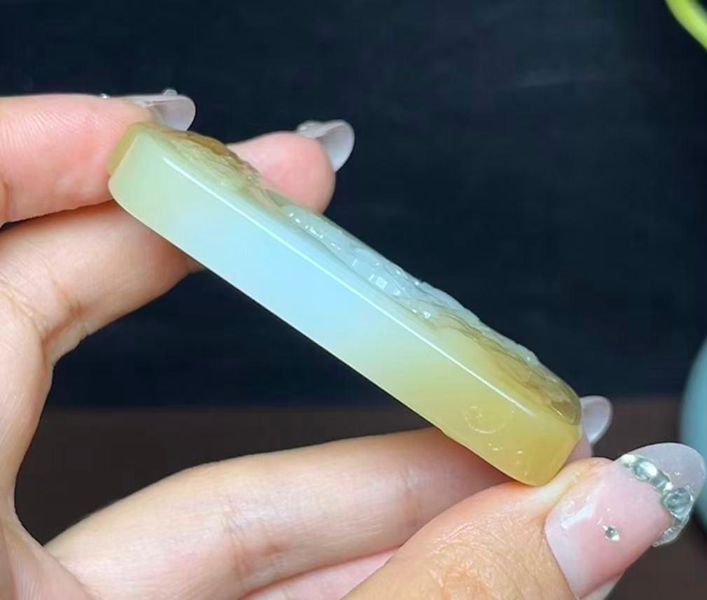 新疆和田玉且末天地黄金糖羊脂玉普贤菩萨（51.4g）