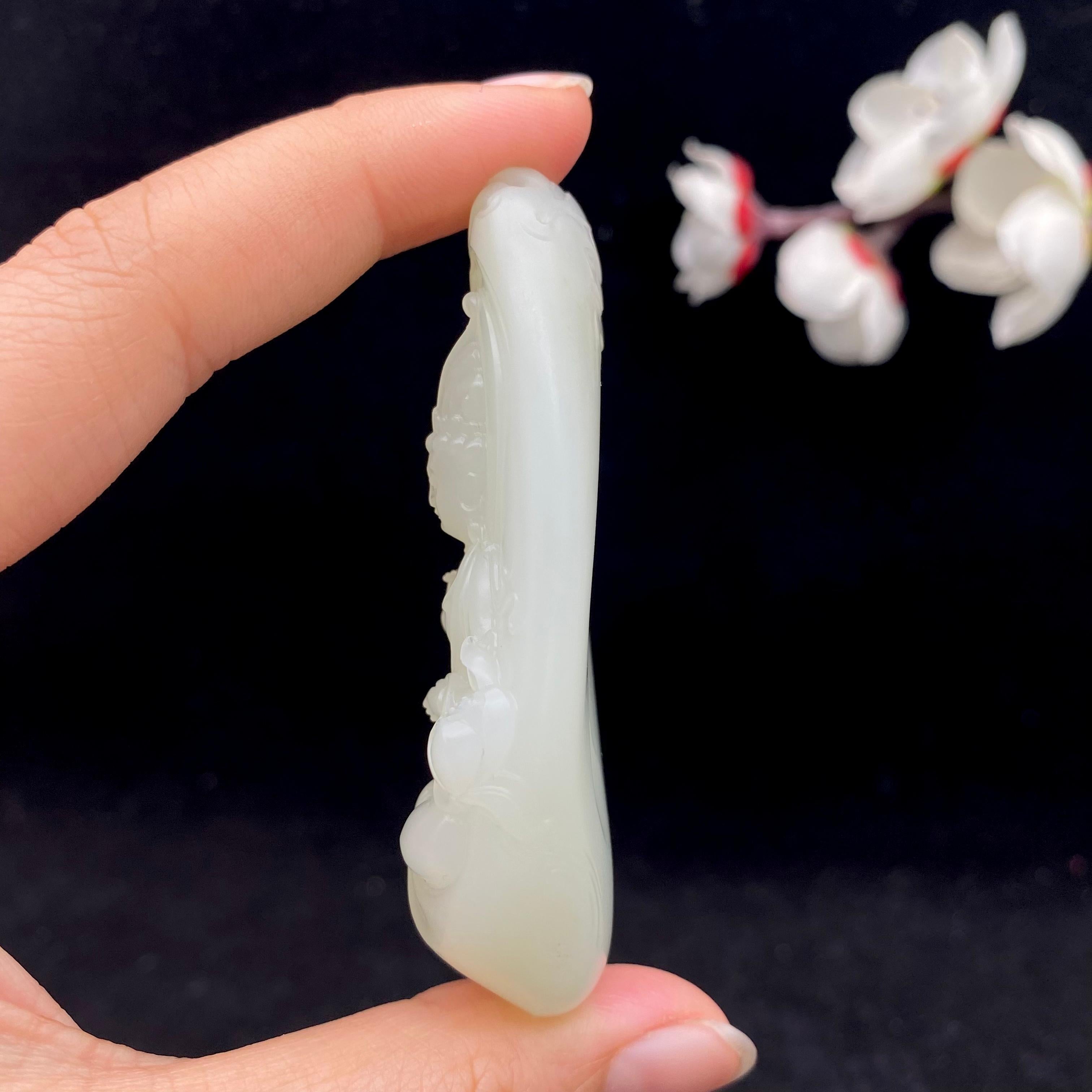 和田玉白玉籽料【观音】（58.3g）