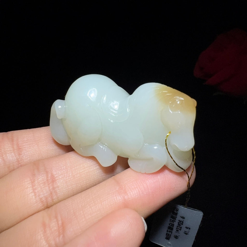 和田玉糖白小手把件马到成功（41.4g）