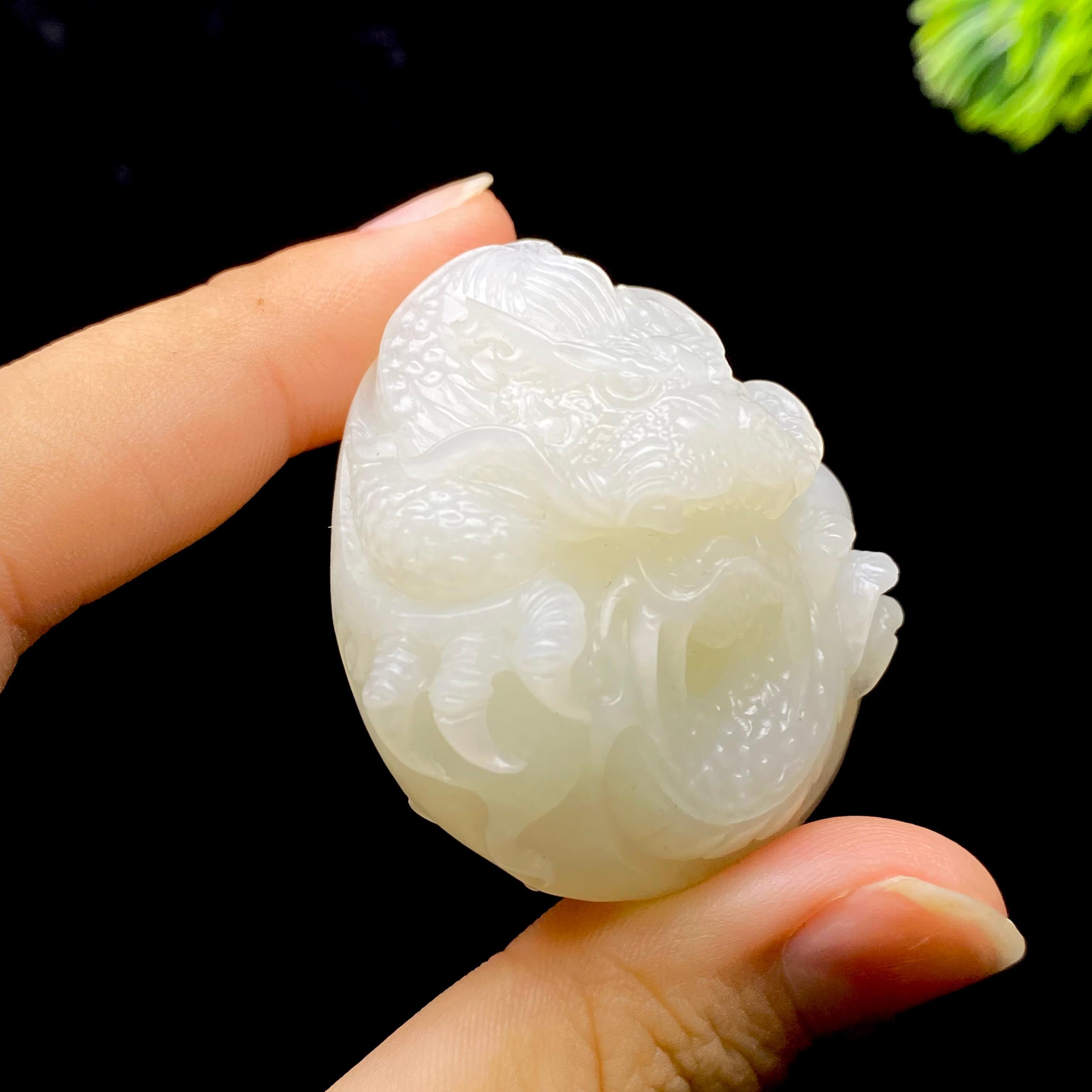 和田玉白玉籽料龙鱼吊坠（46.0g）