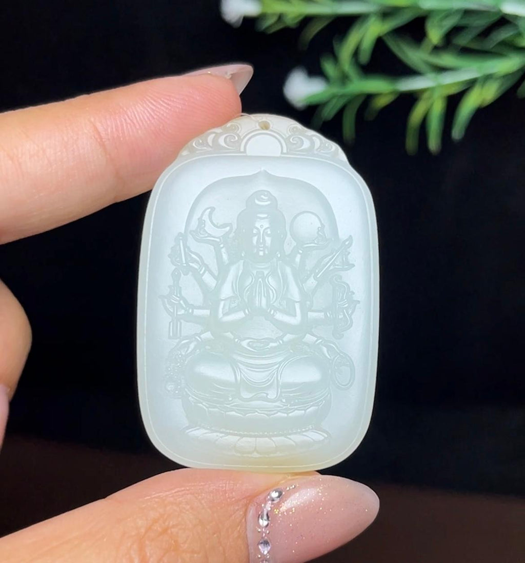 和田玉且末糖白羊脂玉千手观音（33.3g）