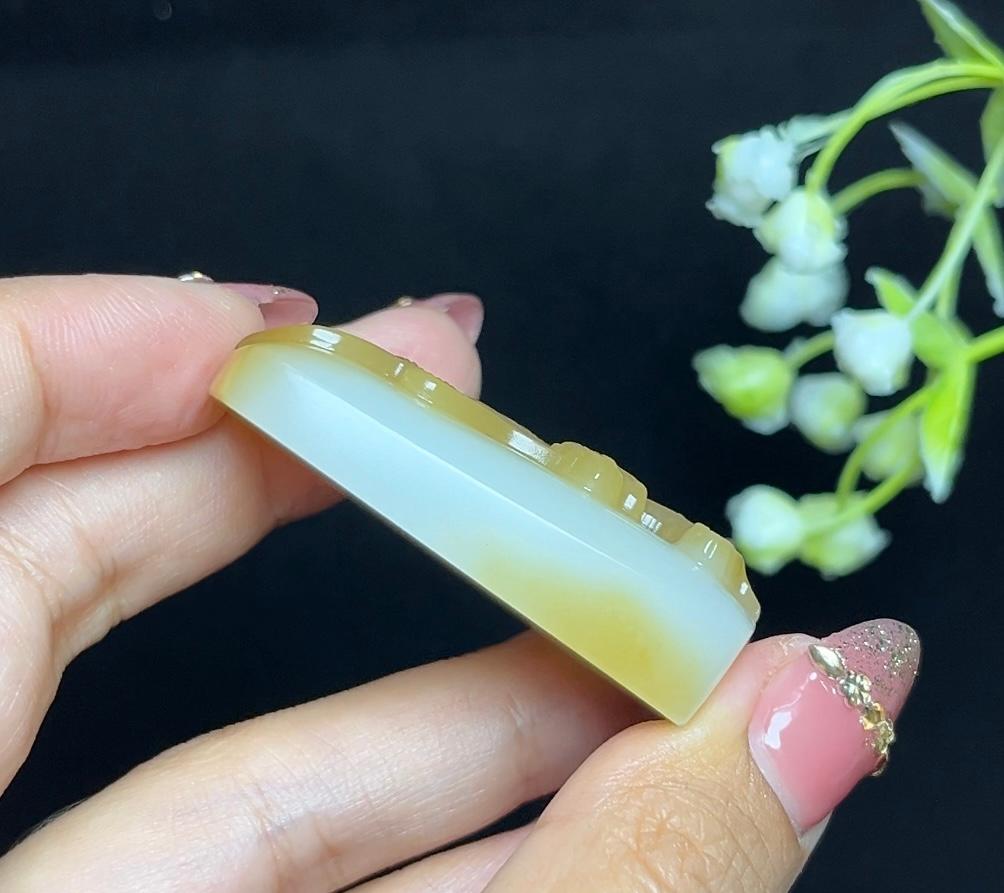 高品质和田玉糖白羊脂玉下山虎牌（39.9g）