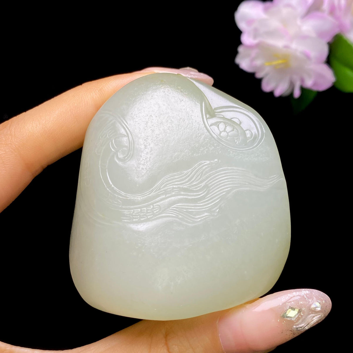 和田玉籽料龙行天下手把件（132.2g）