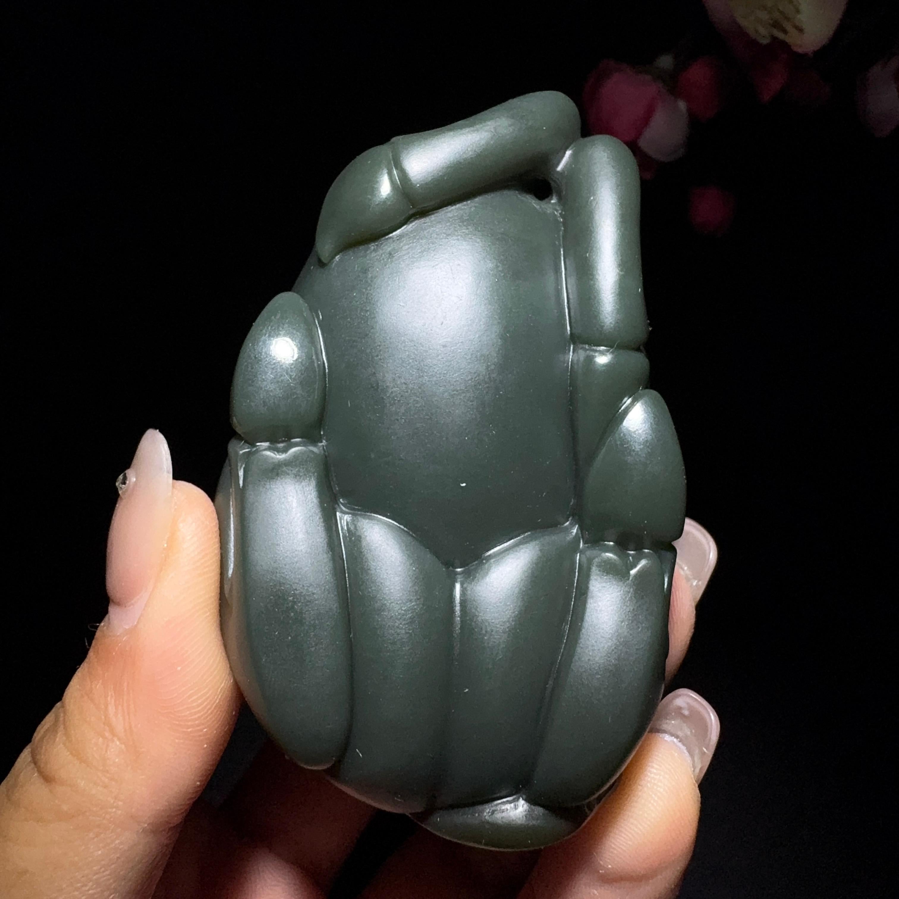 和田玉塔青手把件牛（207.7g）