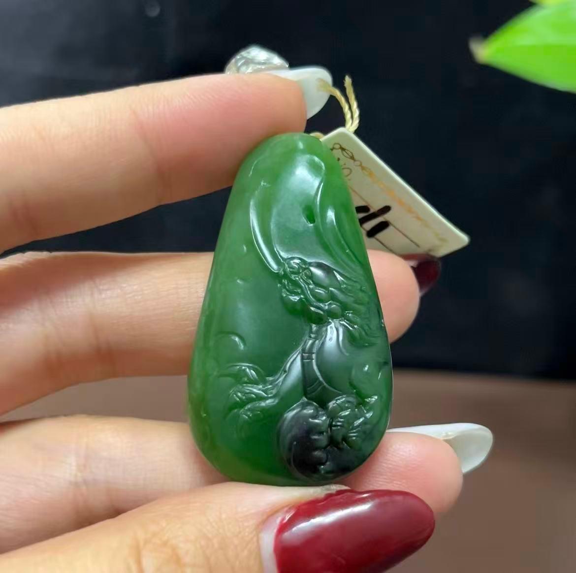 和田玉红皮碧玉望天吼无相佛（19.3g）