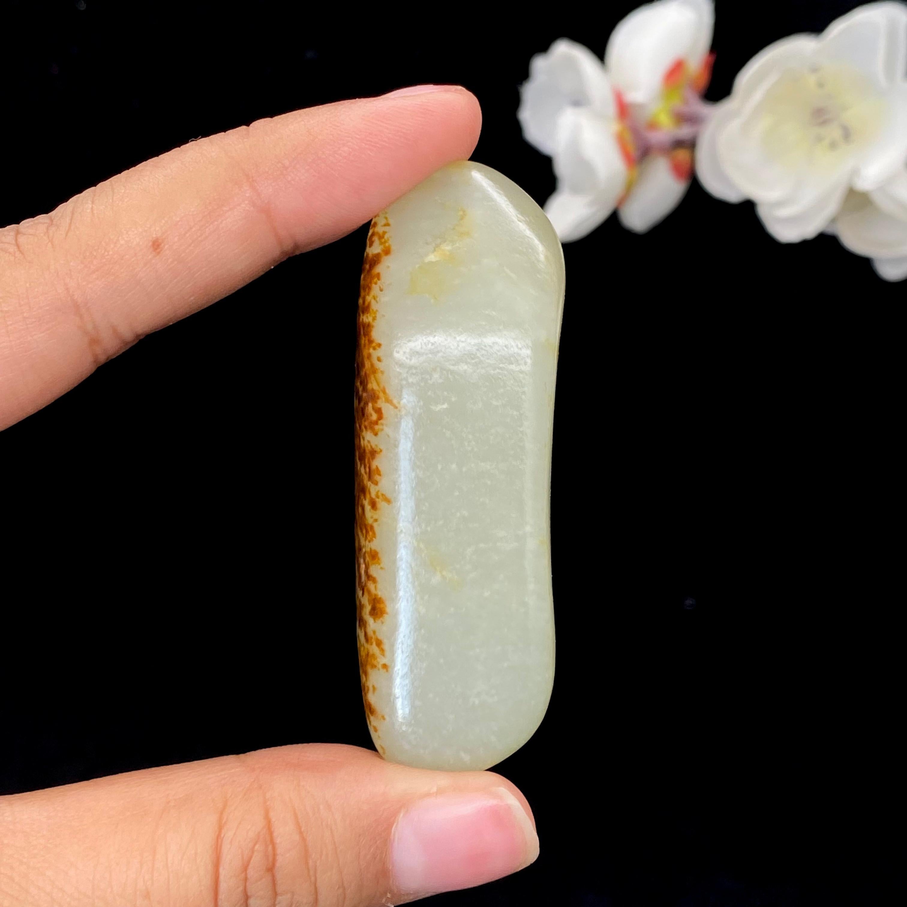 何和田玉洒红皮籽料（39.6g）