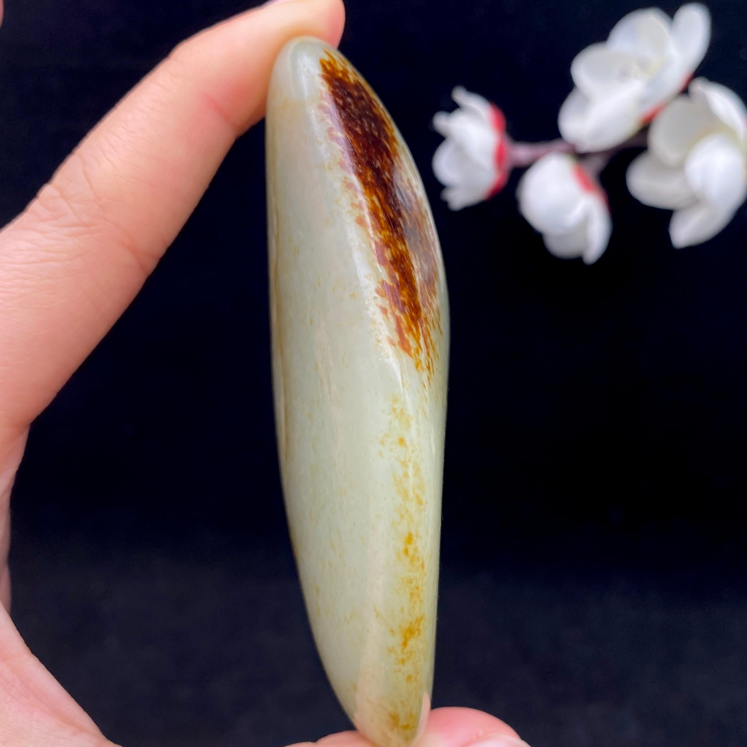 和田玉聚黄皮籽料手把件（148.2g）