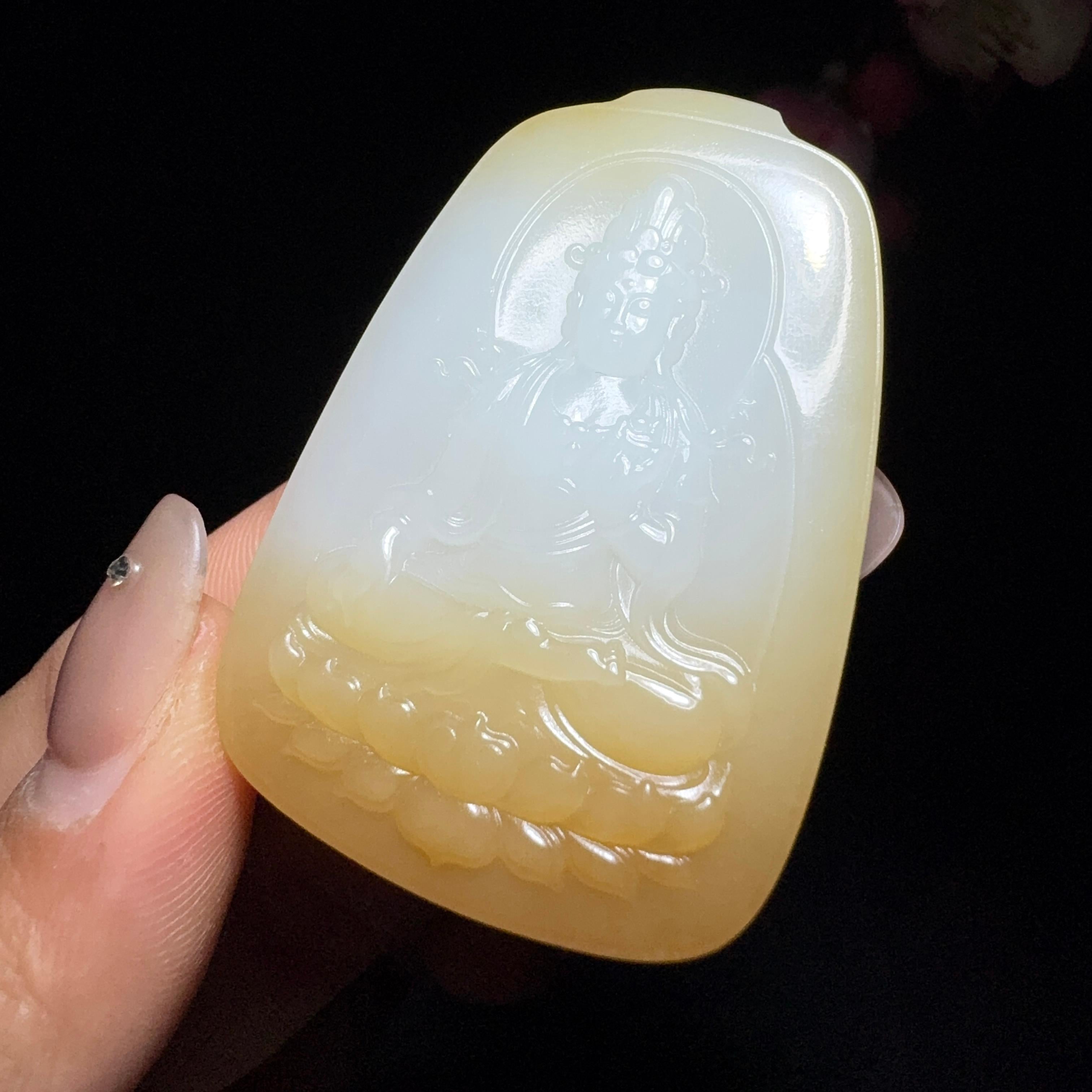 和田玉糖白挂件莲花观音（37.8g）