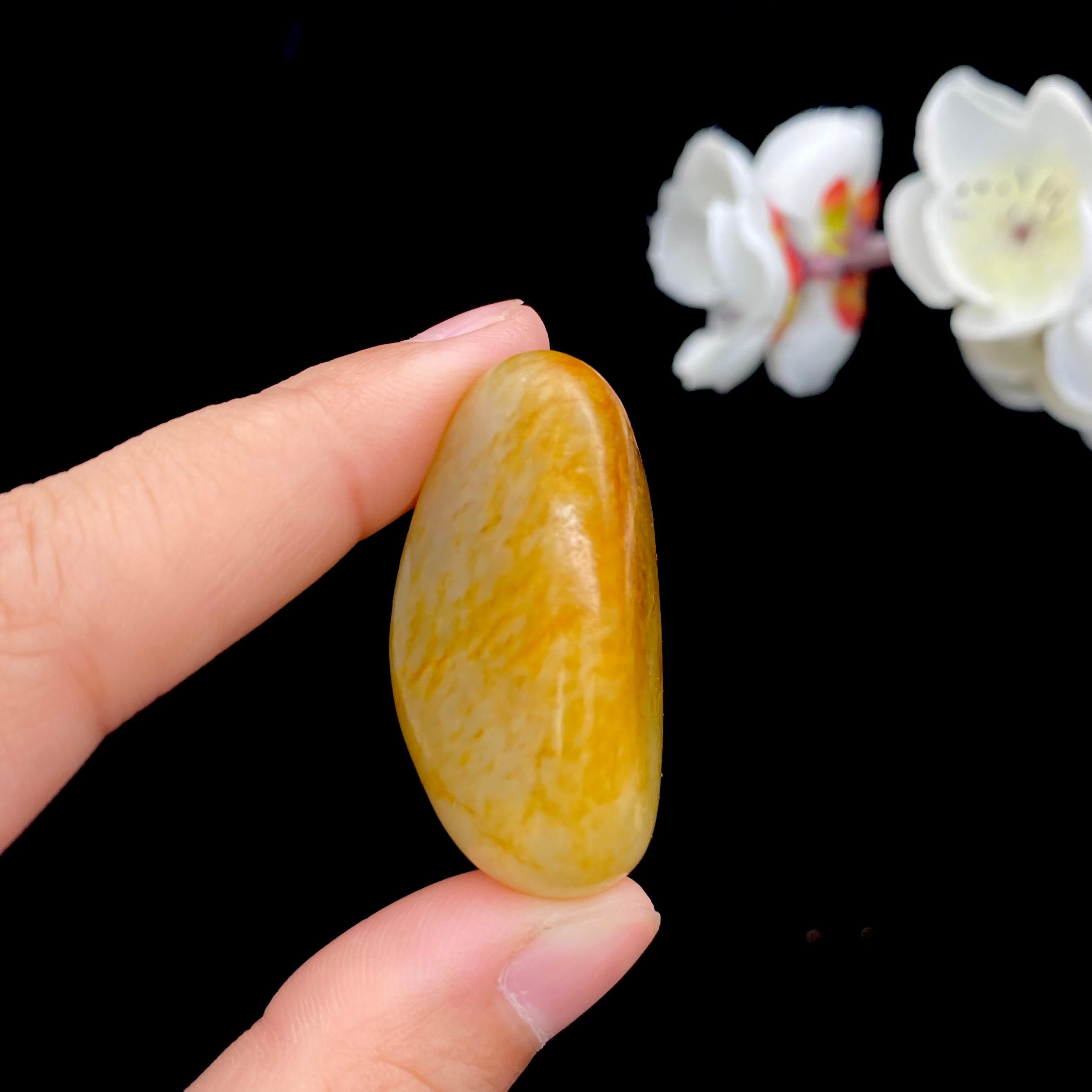 和田玉聚红皮籽料原石（25.1g）