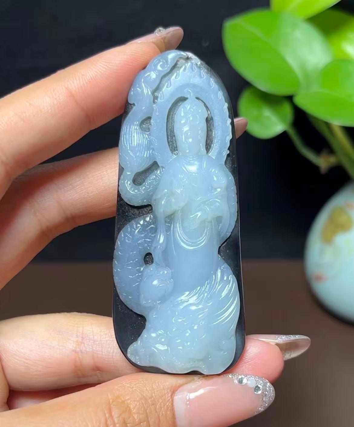 和田玉籽料黑皮白肉羊脂玉御龙观音（28.0g）