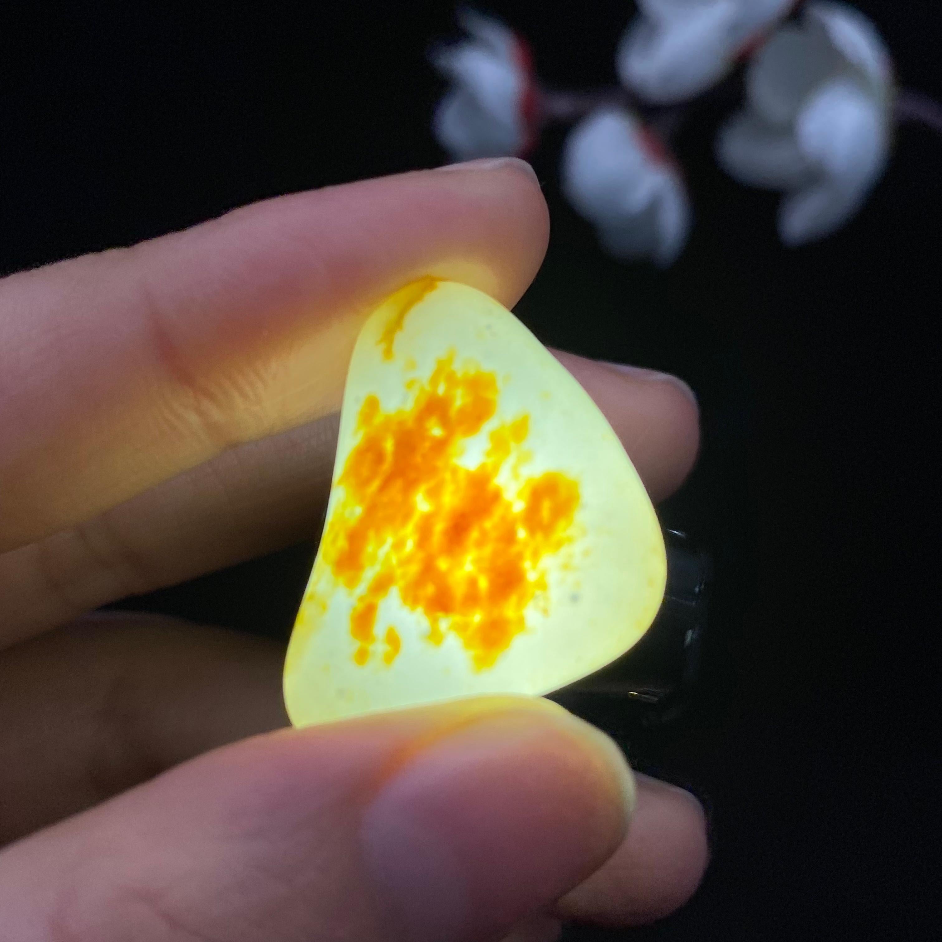 和田玉黄皮散墨青花籽料（7.8g）
