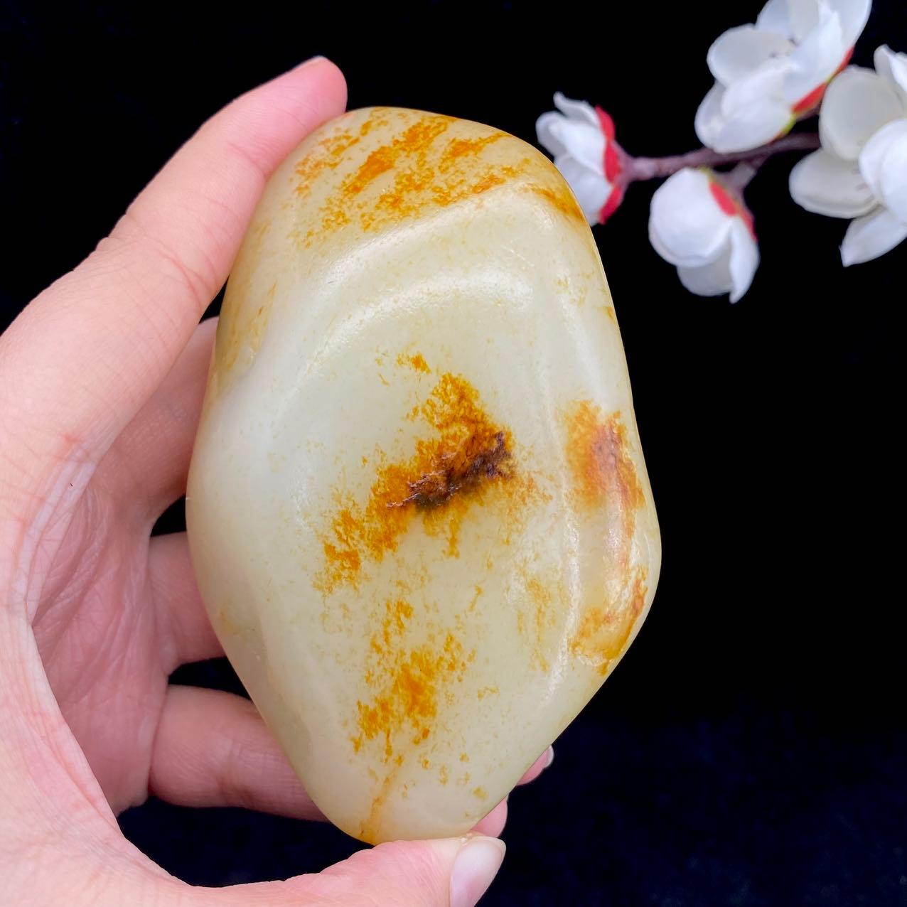和田玉洒红皮籽料手把件（318.4g）