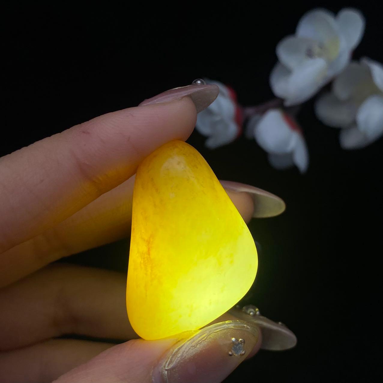 和田玉聚黄皮籽料原石（14.9g）