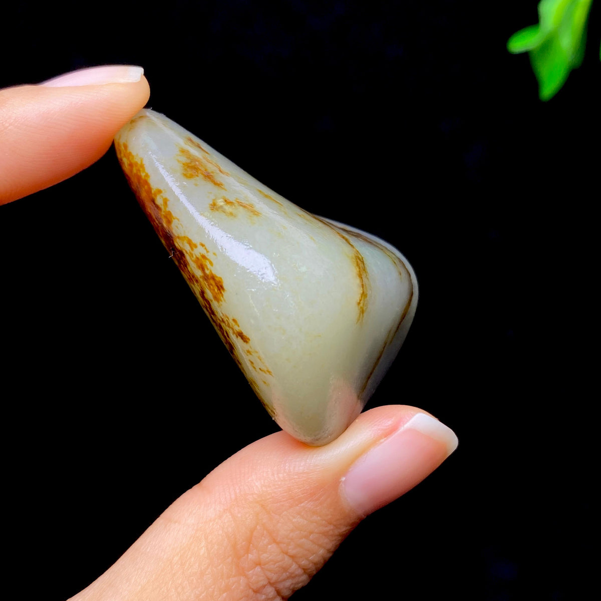 和田玉黑皮青花籽料挂件（36.8g）