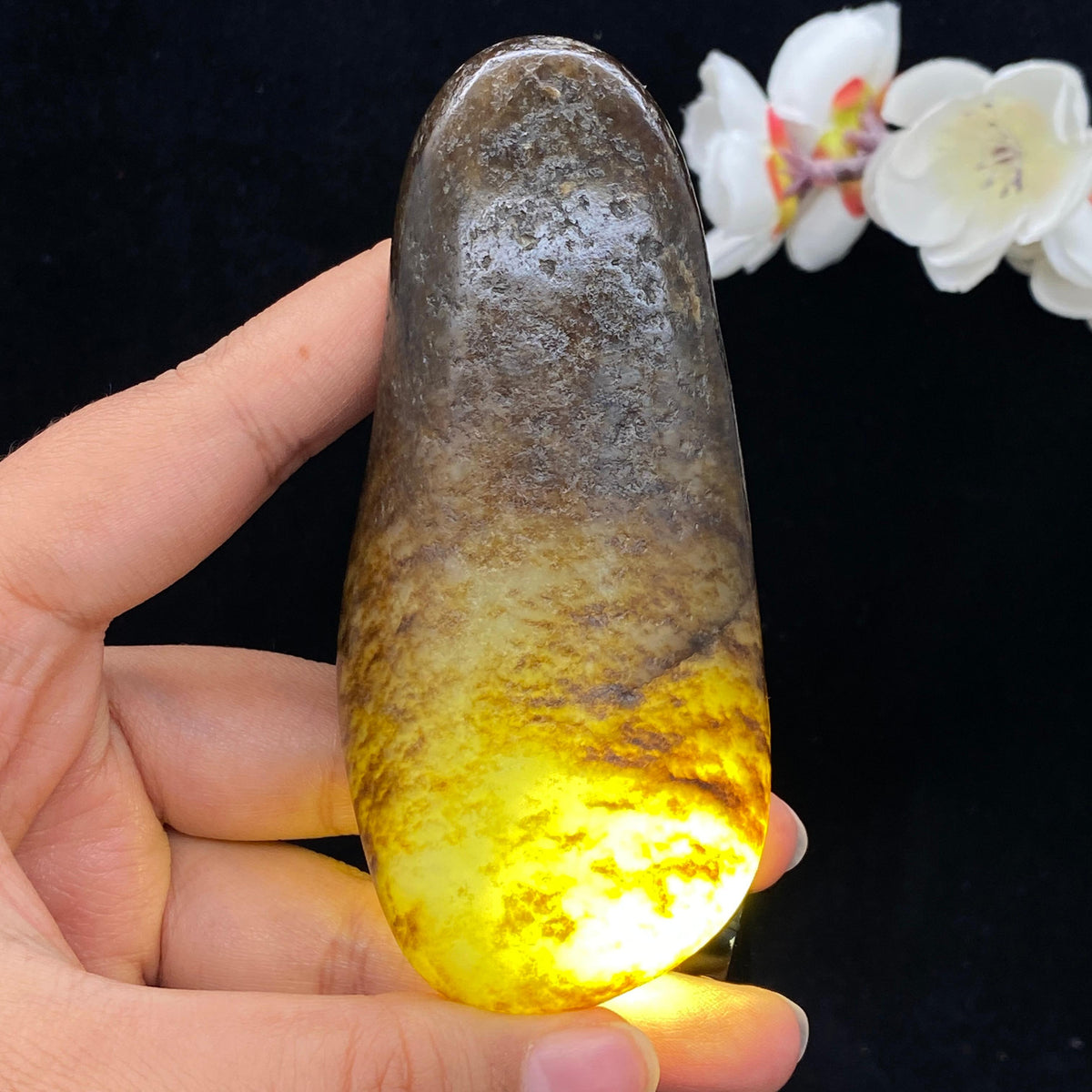 和田玉秋梨皮籽料手把件（157.3g）
