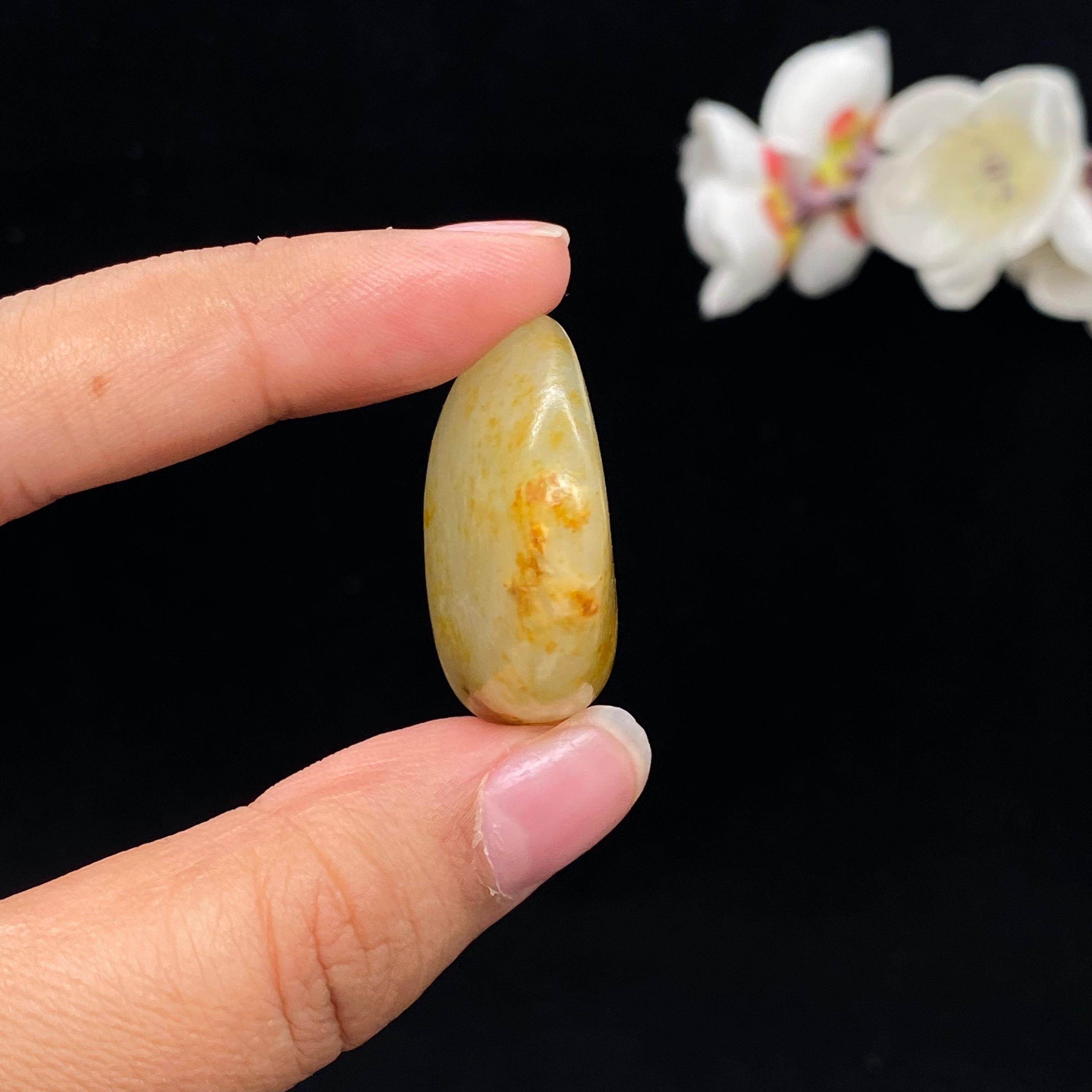 【超值推荐】和田玉洒金皮籽料小挂件（16.2g）