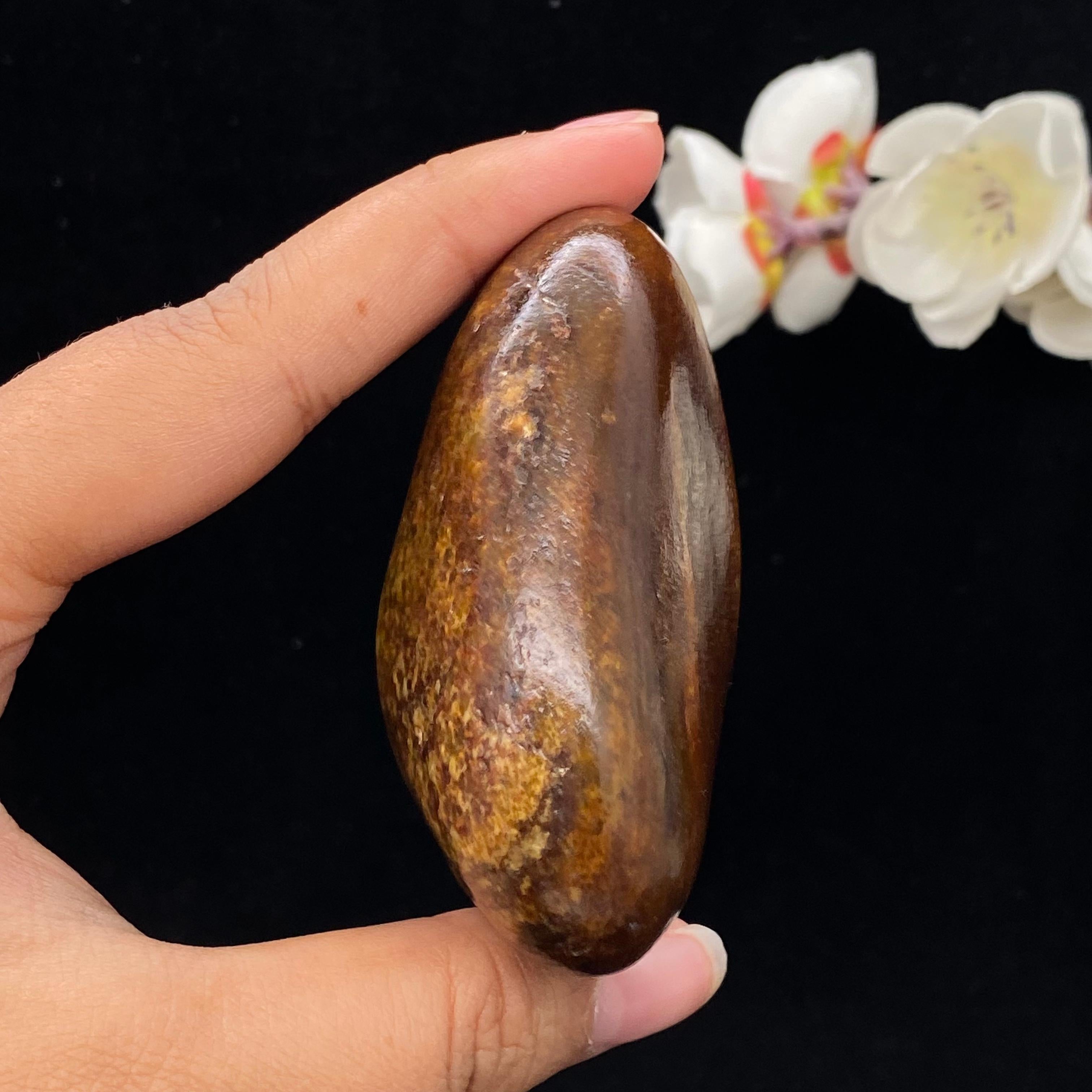 和田玉黄沁皮籽料手把件（218.8g）