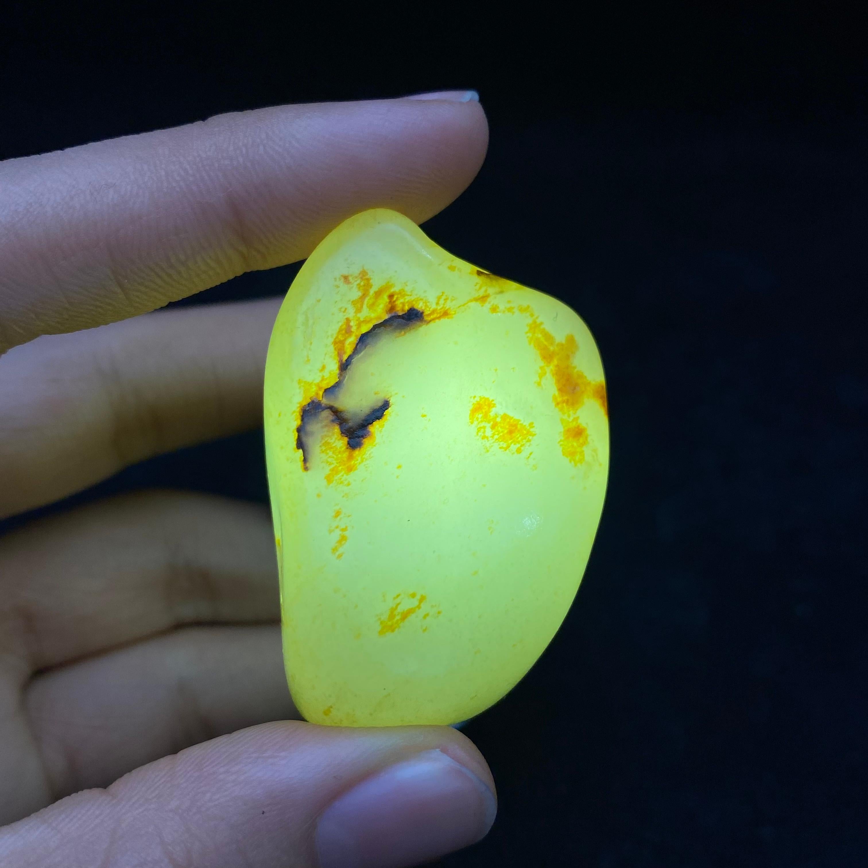 和田玉洒金皮籽料大挂件（52.7g）